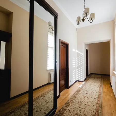 Justlvivit At The Rynok Square Apartment Lviv