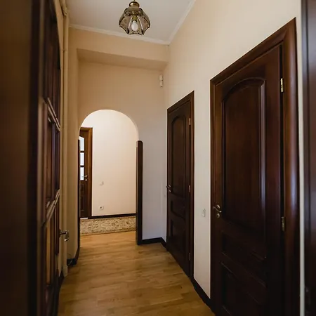 Justlvivit At The Rynok Square Apartment