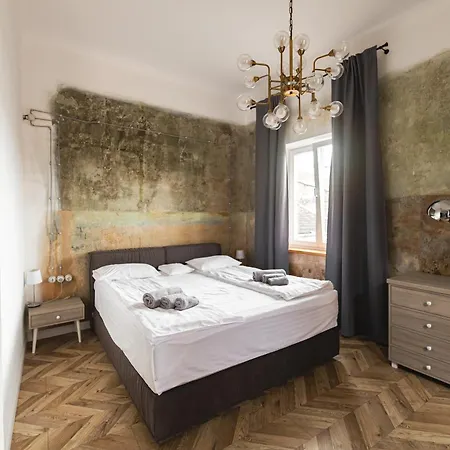 Justlvivit At The Rynok Square 4* Львів