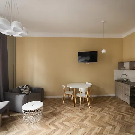 Justlvivit At The Rynok Square