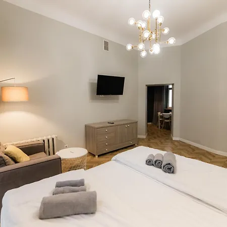 Апарт-готель Justlvivit At The Rynok Square 4*