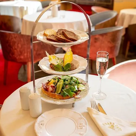 Justlvivit At The Rynok Square Апарт-готель 4*