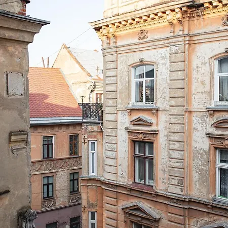 Апарт-готель Justlvivit At The Rynok Square