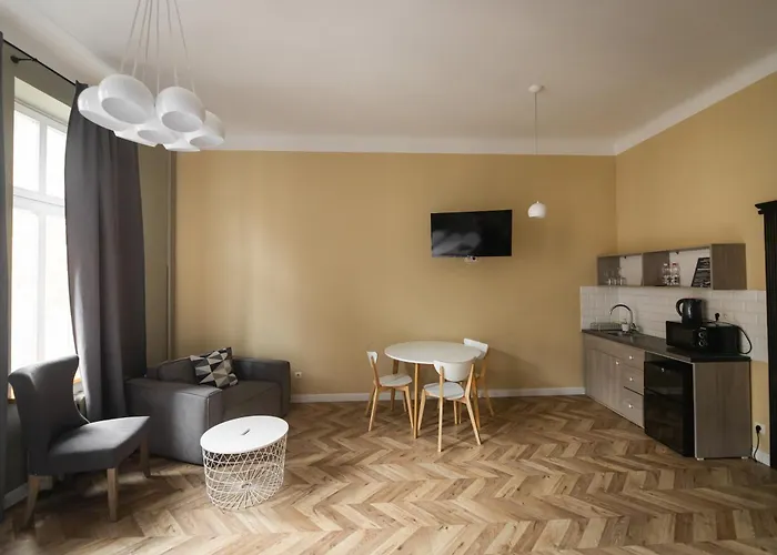 Justlvivit At The Rynok Square