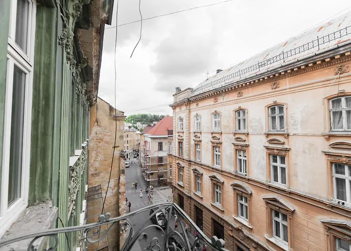 Hotel apartamentowy Justlvivit At The Rynok Square Lwów