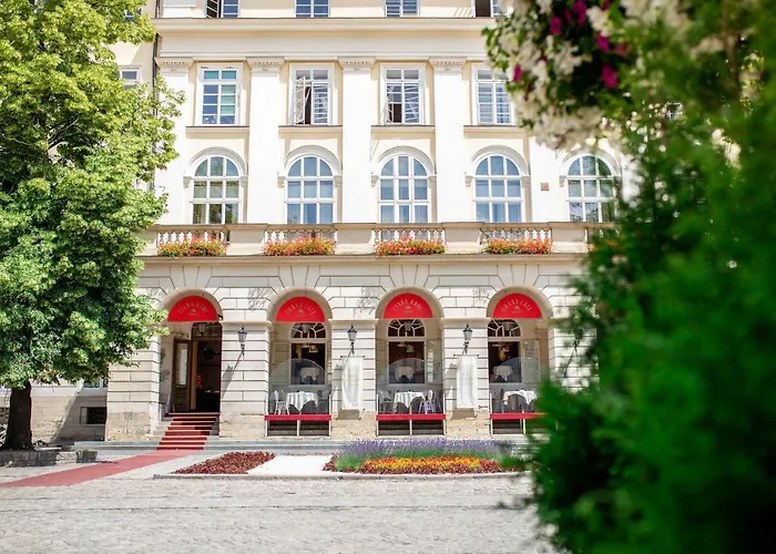 アパートホテル Justlvivit At The Rynok Square 4*