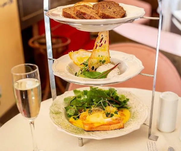 Hotel apartamentowy Justlvivit At The Rynok Square Lwów