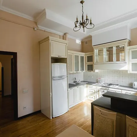 Justlvivit At The Rynok Square 4*