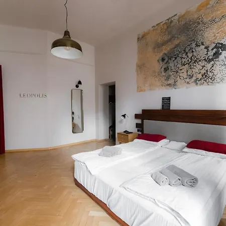 Apartmanhotel Justlvivit At The Rynok Square 4*