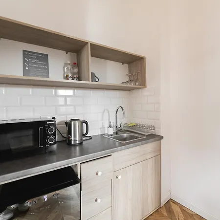 Apartmanhotel Justlvivit At The Rynok Square 4*