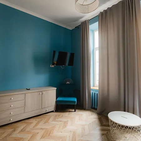 Apartmanhotel Justlvivit At The Rynok Square 4*